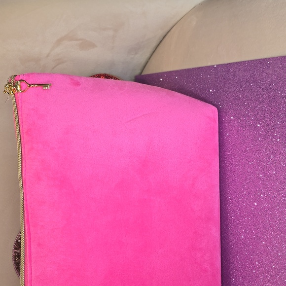 πHPπJuicy Couture πNWOTπ Beautiful Pink Velvety Large Cosmetic Bag!πππ - Picture 9 of 10
